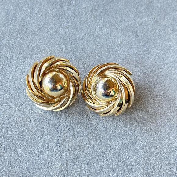 Vintage Gold-tone Spiral Swirl Design Clip On Earrings - Picture 4 of 12